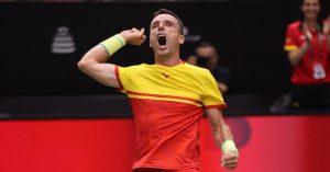 ATP, Coupe Davis > Carlos Alcaraz : « Ce match devrait être montré à tous les enfants qui veulent jouer au tennis. Ce joueur est un exemple de dépassement de soi, d&rsquo;attitude exemplaire et d&rsquo;esprit de résilience »