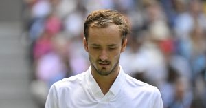 ATP – Doha > Félix Auger-Aliassime, après sa victoire sur abandon contre Medvedev : « Daniil a dit l&rsquo;arbitre qu&rsquo;il ne voulait pas me serrer la main parce qu&rsquo;il se sentait malade »