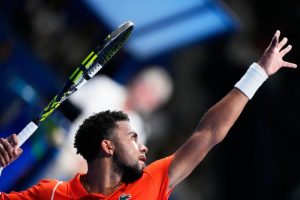 Arthur Fils élimine Ben Shelton au terme d&rsquo;un long combat et se qualifie pour les demi-finales à Tokyo