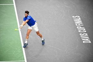 Arthur Rinderknech s&rsquo;incline contre Jakub Mensik, la France menée par la République tchèque en Coupe Davis