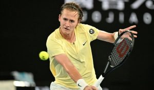 Blessé, Korda se retire de Shanghai