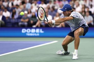 De Minaur lâche un set puis s&rsquo;envole
