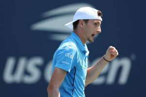 Humbert donne une leçon de tennis à Nakashima !