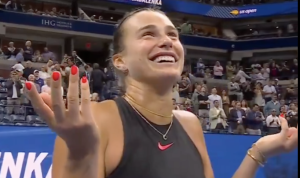 Insolite, US Open > Sabalenka tente d&rsquo;acheter le public avant sa demi-finale : « Je paye ma tournée ce soir ? »