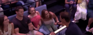 Insolite, Vidéos > Le nouveau geste de grande classe de Rafael Nadal en pleine émission