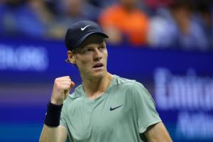 Jannik Sinner domine Daniil Medvedev et se qualifie pour les demi-finales de l&rsquo;US Open