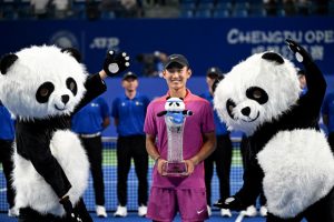 Shang, avenir du tennis masculin ? Il est le premier joueur né en 2005 à remporter un titre ATP !