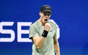 Sinner prend rendez-vous avec Medvedev en quart, Swiatek continue son chemin