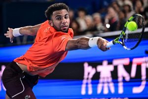 Tennis : Arthur Fils sort la tête de série n°1 Taylor Fritz à Tokyo