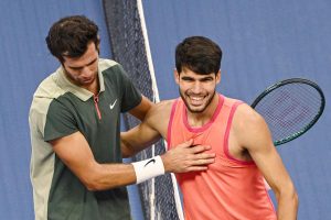 Tennis : Carlos Alcaraz défiera Daniil Medvedev en demi-finale à Pékin