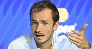 US Open > Medvedev file en 8ème de finale : « Les surprises survenues dans le tournoi n&rsquo;ont pas vraiment d&rsquo;importance. Les conditions sont un peu délicates. Les favoris ont peut-être moins de marge face aux autres. Il faut juste être plus prudent »