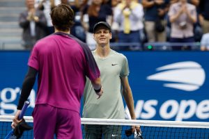 US Open : Sinner lui fait vivre un calvaire, il vomit en plein match