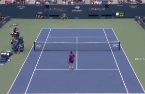 US Open, Vidéos > Sinner, le coup de fusil après une grosse chute dans les bâches