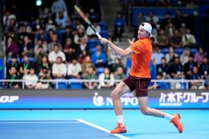 Ugo Humbert déborde Jack Draper puis profite de son abandon pour rallier les demi-finales à Tokyo