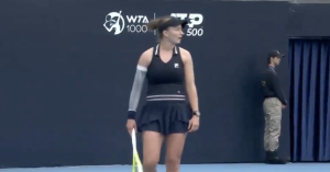 Vidéos, WTA – Pékin > L&rsquo;attitude très limite de Krejcikova au service