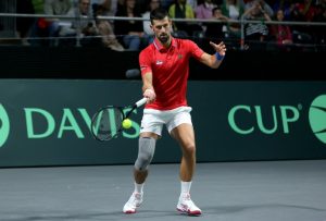 la Serbie de Djokovic se sauve en barrage face à la Grèce