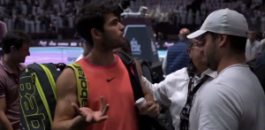 6 Kings Slam, Vidéos > Alcaraz très agacé par le geste d&rsquo;un spectateur après sa défaite contre Sinner