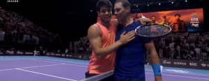6 Kings Slam, Vidéos > La magnifique accolade entre Alcaraz et Nadal au filet
