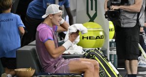 ATP > Holger Rune sur Nadal : « Je me souviens de mon dernier entraînement avec Rafa et il y a de quoi être surpris : ce gars est presque à la retraite et il s&rsquo;entraîne avec une telle intensité que l&rsquo;on se dit : &lsquo;Tu ne devrais pas prendre ta retraite' »