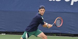 ATP, Insolite > Diego Schwartzman lance une chasse à l&rsquo;homme : « Dans les vestiaires, il y avait un américain qui disait pas bonjour comme les Français, je vais vous donner un indice, je l&rsquo;ai battu deux fois »