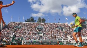 ATP > Mathis, ramasseur de balles à Roland-Garros, sur Nadal : « Avant son match, on a eu des consignes. C&rsquo;est moi qui lui donnais les bouteilles d&rsquo;eau. Il me disait « s&rsquo;il te plaît » ou « merci » en français. J&rsquo;étais super stressé parce que je suis fan de lui, j&rsquo;avais envie de bien faire, d&rsquo;être à la hauteur de Rafa »