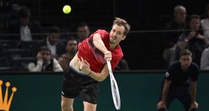 ATP – Rolex Paris Masters > Medvedev sur l&rsquo;autorisation définitive du coaching en match : « Certains coachs peuvent dire à mon adversaire : &lsquo;Joue plus sur son coup droit&rsquo;. Mais il peut aussi y penser lui-même »