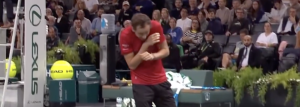 ATP – Rolex Paris Masters, Vidéos > Medvedev frôle la blessure la plus stupide de l&rsquo;histoire