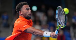 ATP – Shanghai > Coup d&rsquo;arrêt pour Arthur Fils : « Je n&rsquo;ai pas de jambes ! »