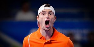 ATP – Tokyo > Ugo Humbert, après sa défaite en finale contre Arthur Fils : « Putain c&rsquo;est dingue ce tennis, ça ne s&rsquo;arrête jamais ! Chaque semaine, tu es avec ta valise et tu repars. C&rsquo;est épuisant »