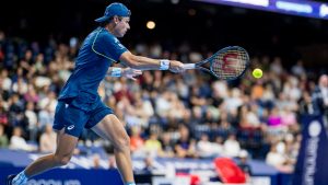 ATP d&rsquo;Anvers: Alex de Minaur et Auger-Aliassime lâchent un set mais se qualifient pour les quarts de finale