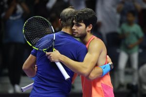 Alcaraz domine Nadal lors d’un tournoi exhibition à Ryad
