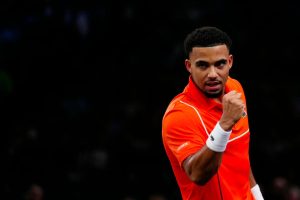 Arthur Fils écarte Marin Cilic au premier tour et signe sa première victoire à Bercy