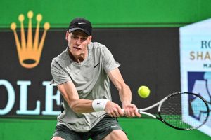 Carlos Alcaraz a mis du temps mais rejoint Jannik Sinner en 8e au Masters 1000 de Shanghai