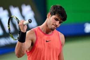 Carlos Alcaraz tombe en quarts et ne retrouvera pas Jannik Sinner en demi-finales