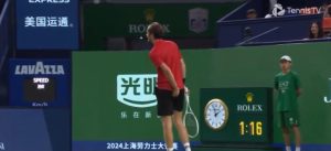 Daniil Medvedev se torche le derrière avec les balles à Shanghai