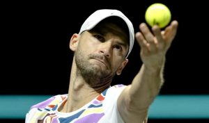Dimitrov résiste à la pluie et à Bergs 