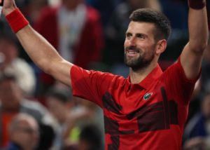 Djokovic ne lève pas le pied et atteint le dernier carré