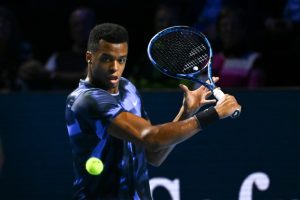 Fils s&rsquo;offre Tsitsipas à Bâle, Mpetshi Perricard poursuit son chemin