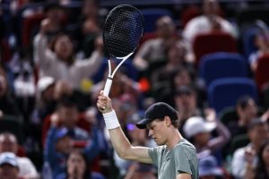 Jannik Sinner qualifié dans la douleur pour les huitièmes de finale du Masters 1000 de Shanghai