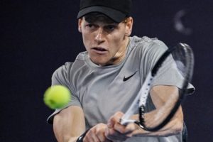 Jannik Sinner rejoint Carlos Alcaraz dans une finale espérée