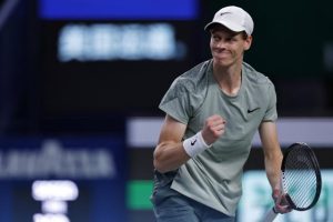 Jannik Sinner s&rsquo;en sort face à Tomas Machac et se qualifie pour la finale du Masters 1000 de Shanghai