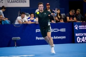 Jiri Lehecka écarte Stefanos Tsitsipas et décroche un ticket pour les demi-finales