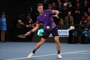 Jiri Lehecka élimine Stefanos Tsitsipas et se qualifie pour les demi-finales à Anvers