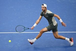 Karen Khachanov échappe au piège tendu par Gabriel Diallo et décroche son 7e titre
