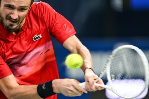 Medvedev s&rsquo;en sort difficilement contre Arnaldi