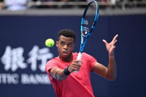 Mpetshi Perricard s’offre Auger-Aliassime à Bâle et rejoint Arthur Fils en quarts de finale