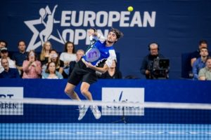 Stefanos Tsitsipas arrache sa qualification en trois sets pour les quarts de finale