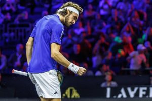 Stefanos Tsitsipas laborieux pour son entrée en lice au Rolex Paris Masters
