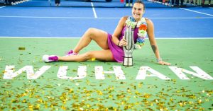 Tennis – WTA – Wuhan : Sabalenka vient à bout de Zheng et conserve son titre