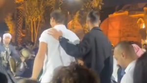 Une petite danse avant leur dernier affrontement: Rafael Nadal et Novak Djokovic font la fête ensemble en Arabie Saoudite